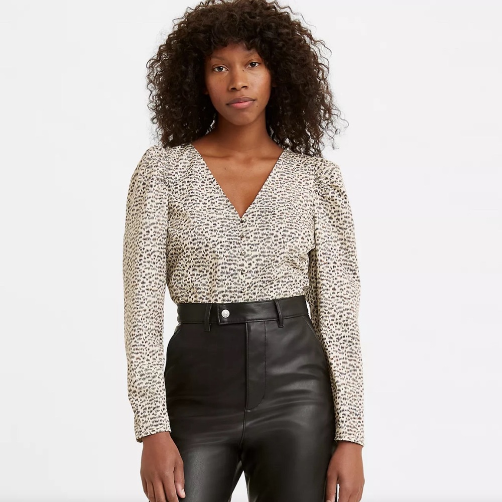 NWT LEVI’S Teegan mutton sleeve button up blouse